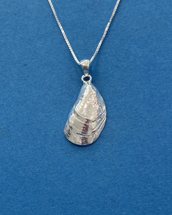 Sterling Silver Mussel Shell Necklace - Medium (s)