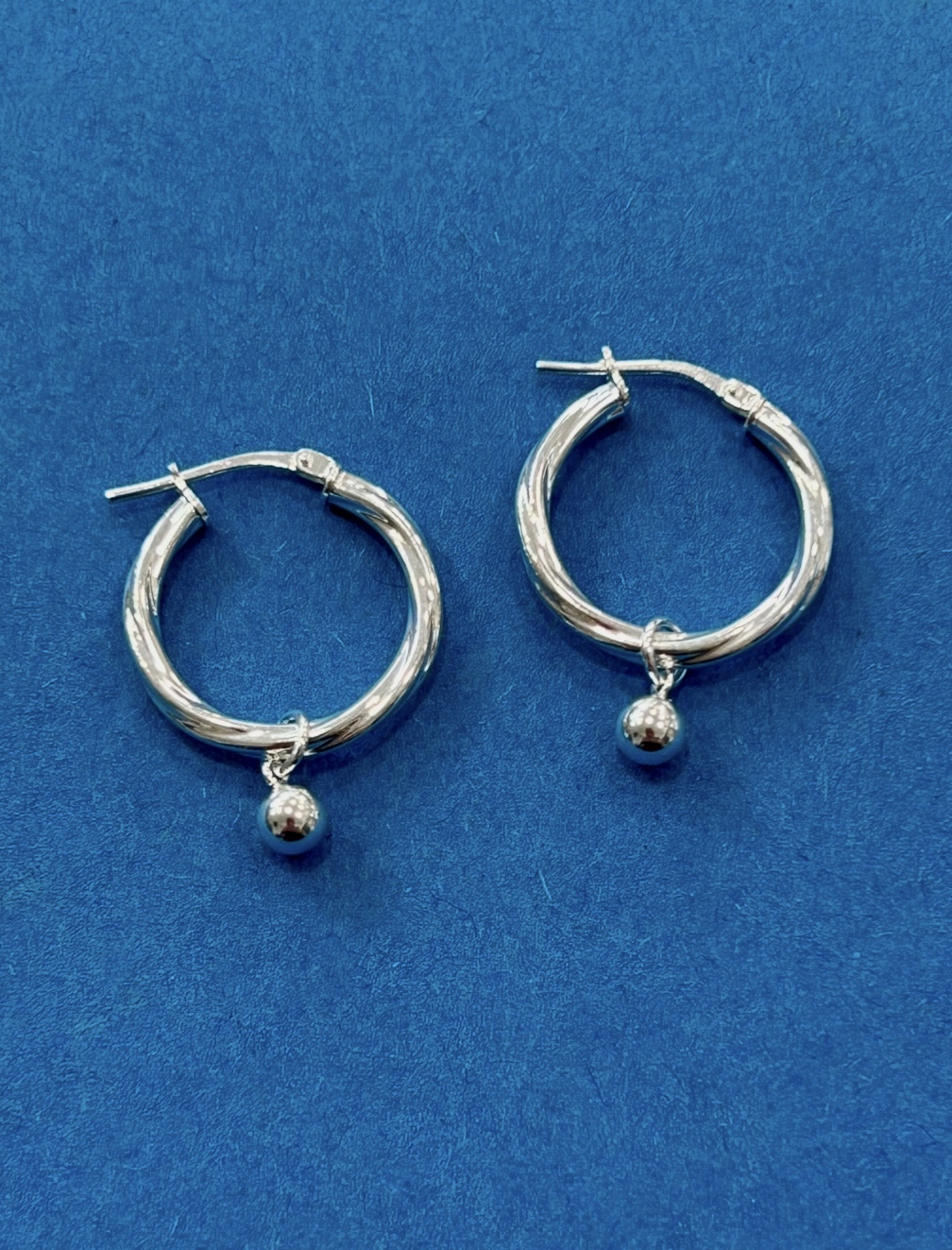 Sterling Silver Twisted Hoop With Ball Charm Earrings H006 (s)