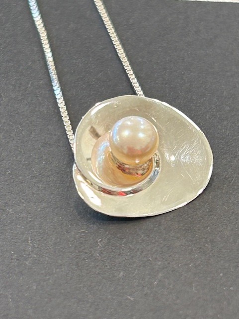 'Kelsy' Sterling Silver and Freshwater Pendant and Chain
